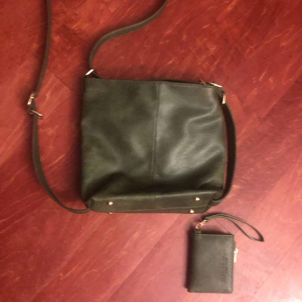 Super cute crossbody and matching wallet set